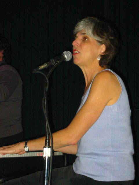 115-1561_IMG.JPG (33631 bytes)